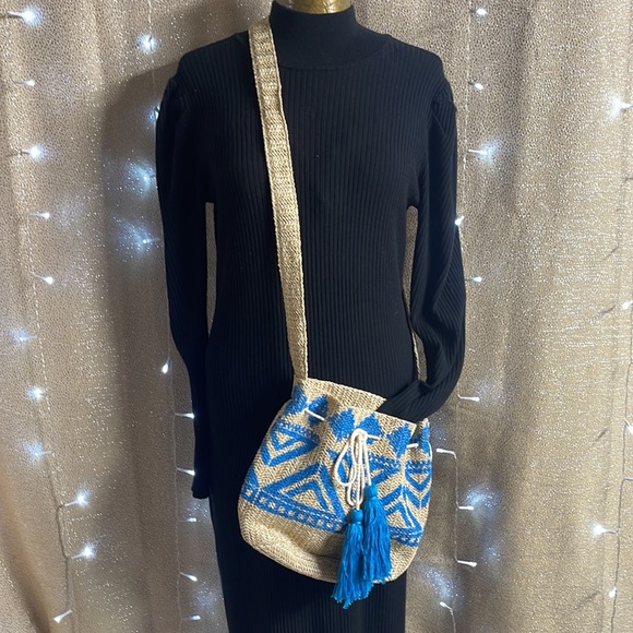 NWT Most Wanted Straw Drawstring Crossbody Bucket Bag - Picture 2 of 7